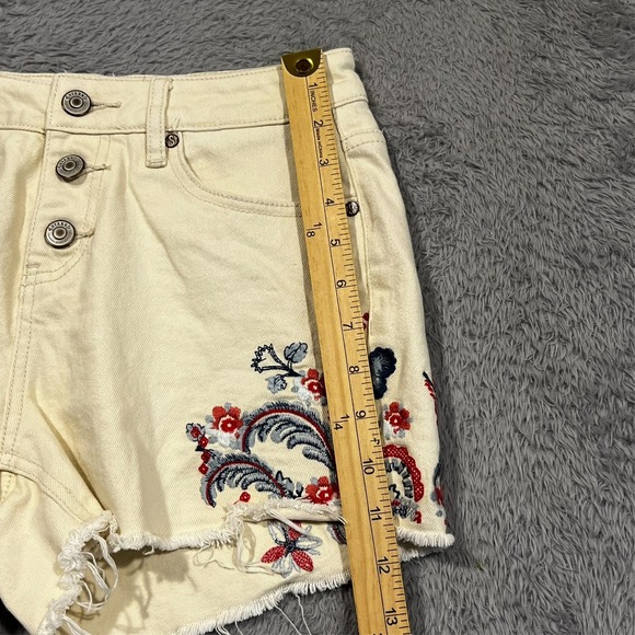 Shyanne Shorts Embroidered Floral‎ Off-White Button Fly Raw Hem Women's 28 28x3 - Picture 5 of 14